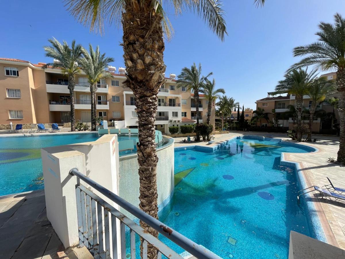 Iris Village Grand Apartment Paphos Eksteriør bilde