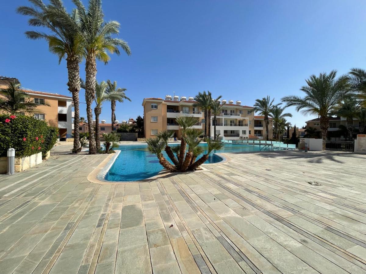 Iris Village Grand Apartment Paphos Eksteriør bilde
