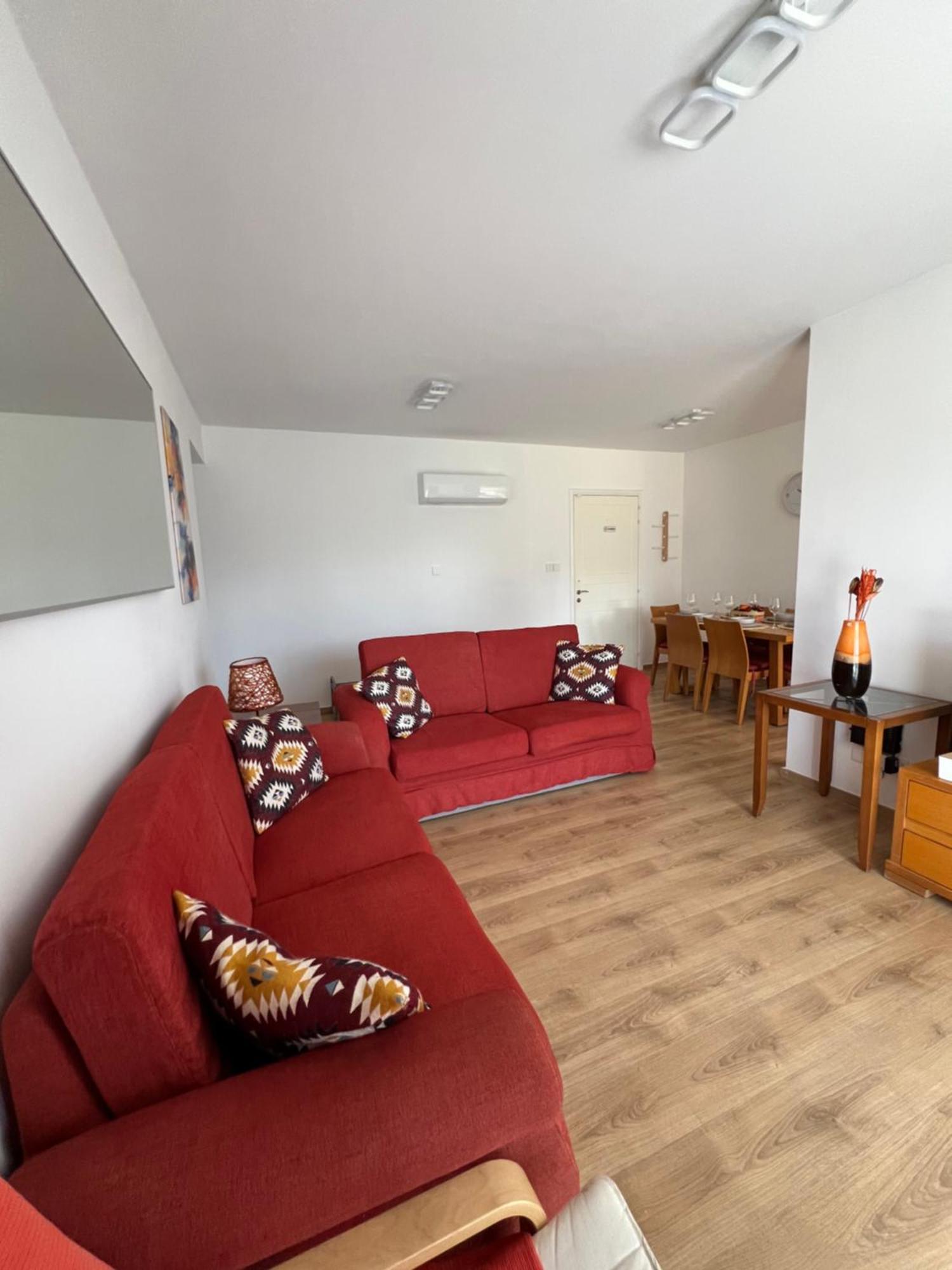 Iris Village Grand Apartment Paphos Eksteriør bilde