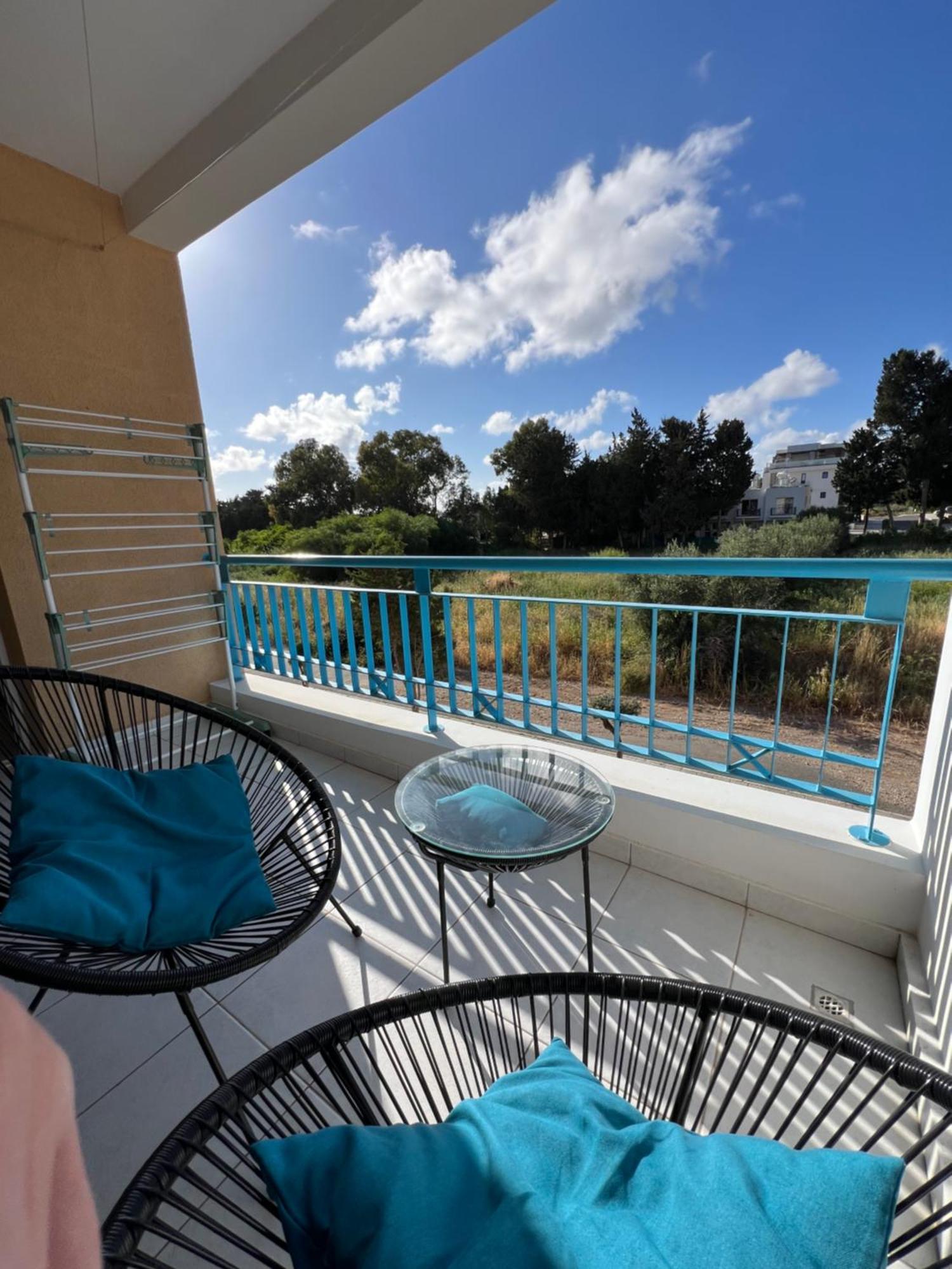 Iris Village Grand Apartment Paphos Eksteriør bilde