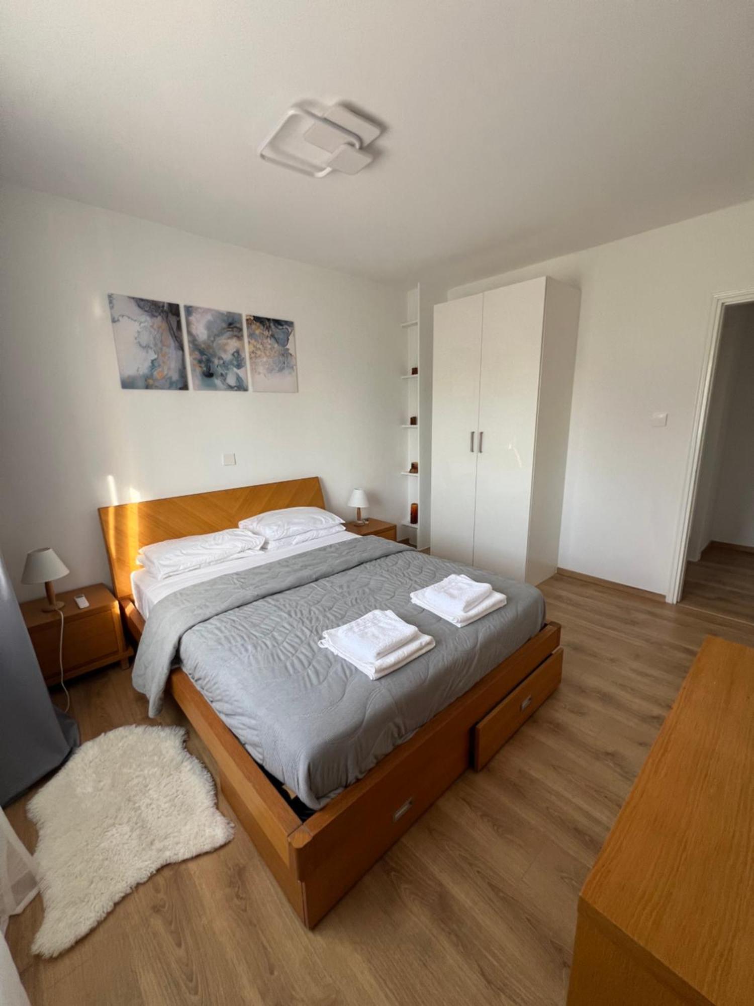 Iris Village Grand Apartment Paphos Eksteriør bilde