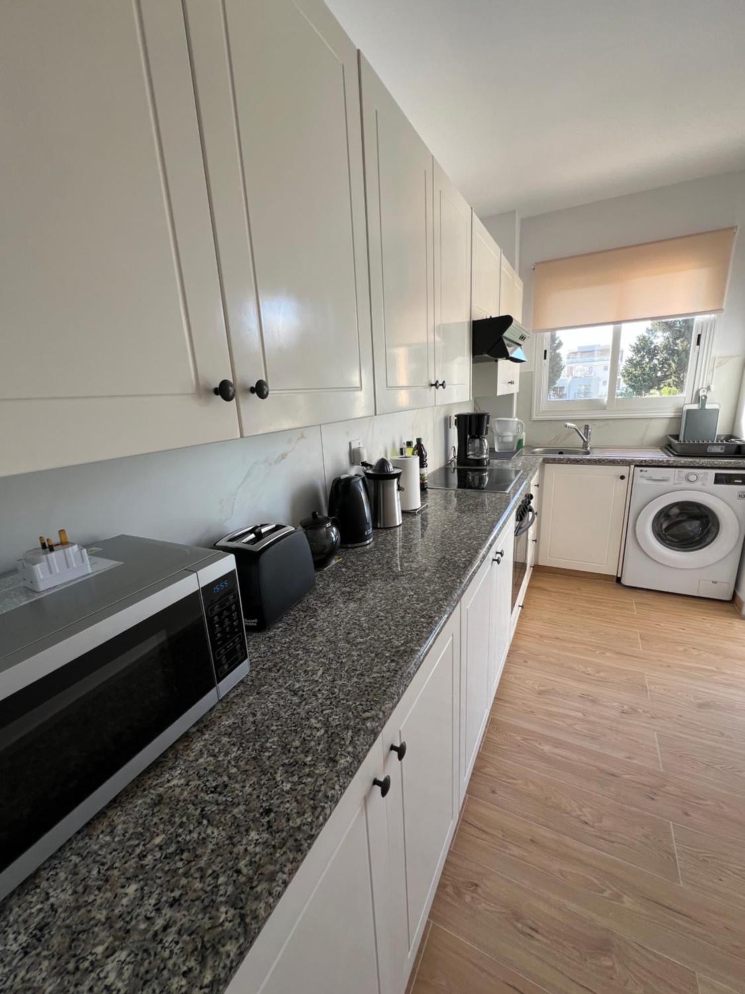 Iris Village Grand Apartment Paphos Eksteriør bilde