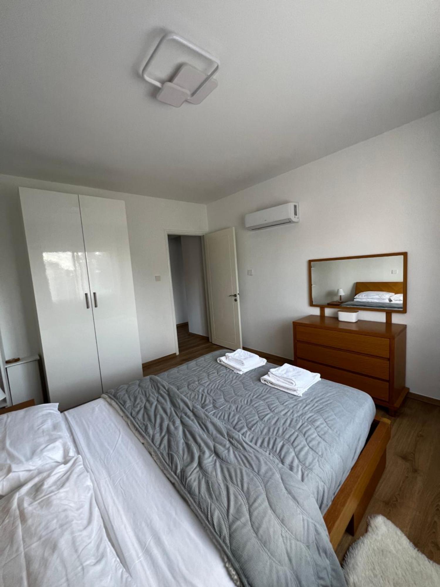 Iris Village Grand Apartment Paphos Eksteriør bilde